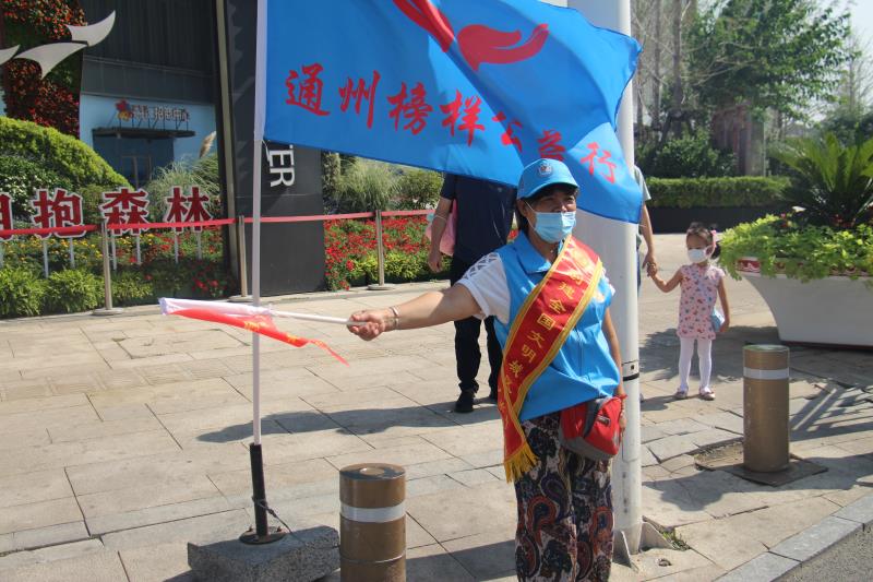 <strong>美女被草网站</strong>